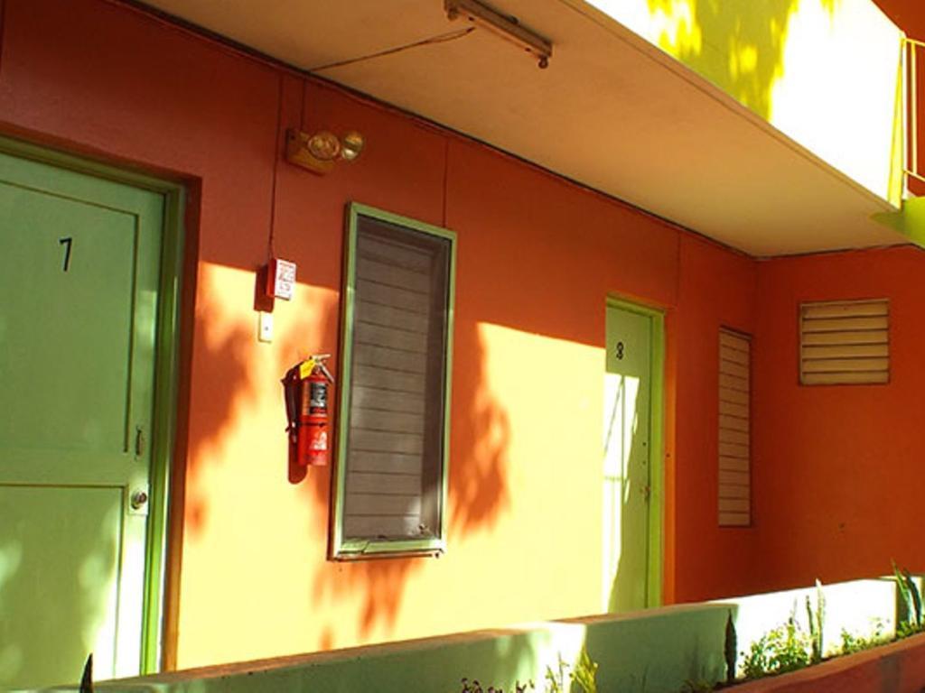 Tropical Court Inn New Kingston Dış mekan fotoğraf