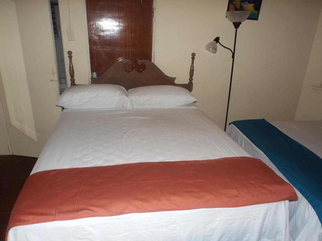 Tropical Court Inn New Kingston Oda fotoğraf