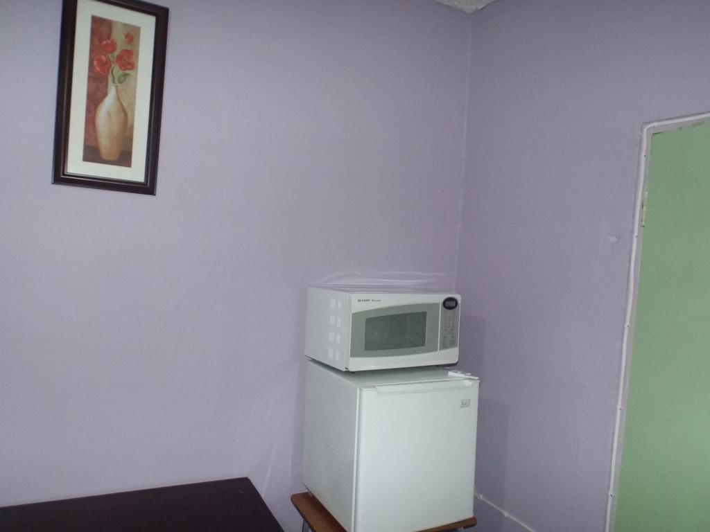 Tropical Court Inn New Kingston Oda fotoğraf