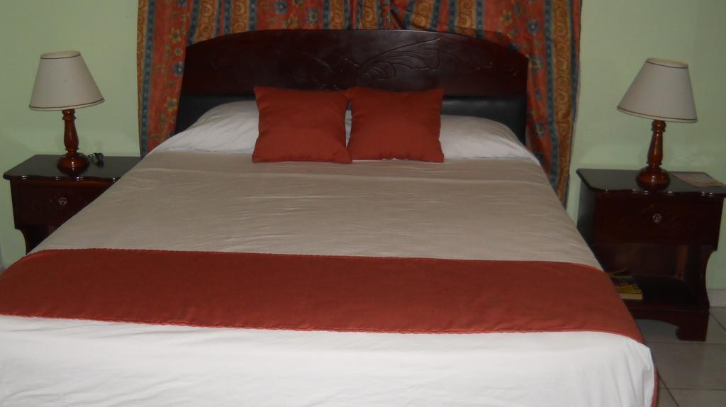 Tropical Court Inn New Kingston Oda fotoğraf