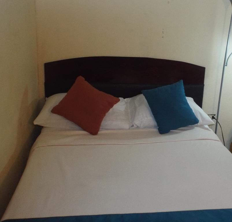 Tropical Court Inn New Kingston Oda fotoğraf