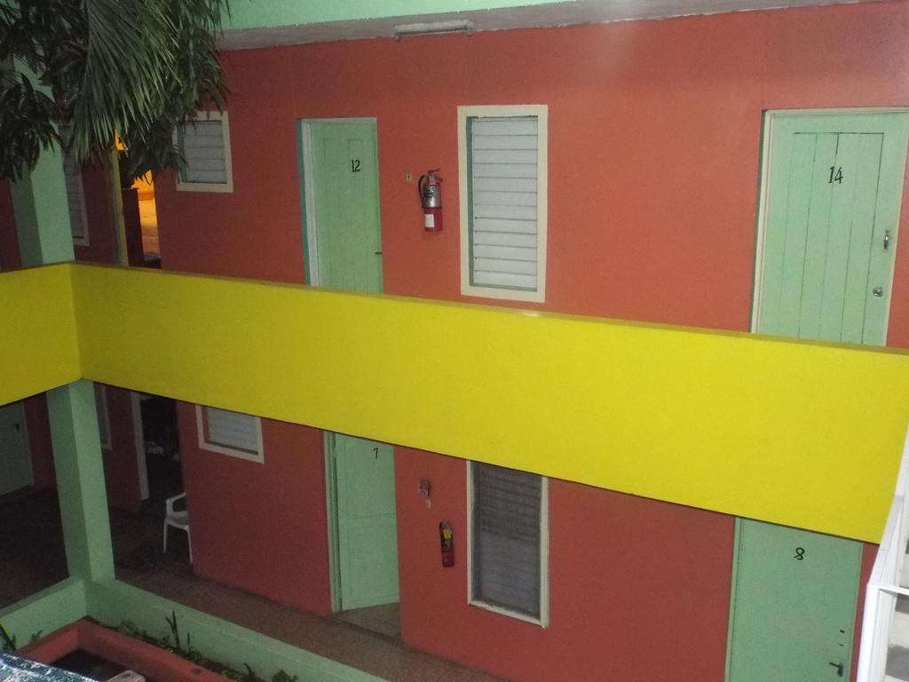 Tropical Court Inn New Kingston Dış mekan fotoğraf