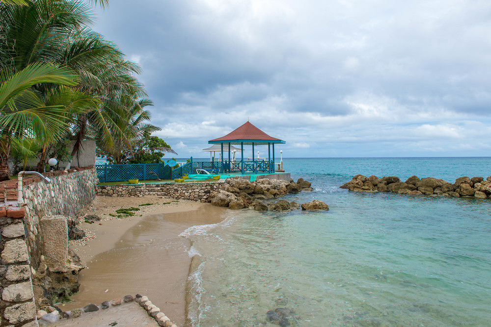 Tropical Court Inn New Kingston Dış mekan fotoğraf
