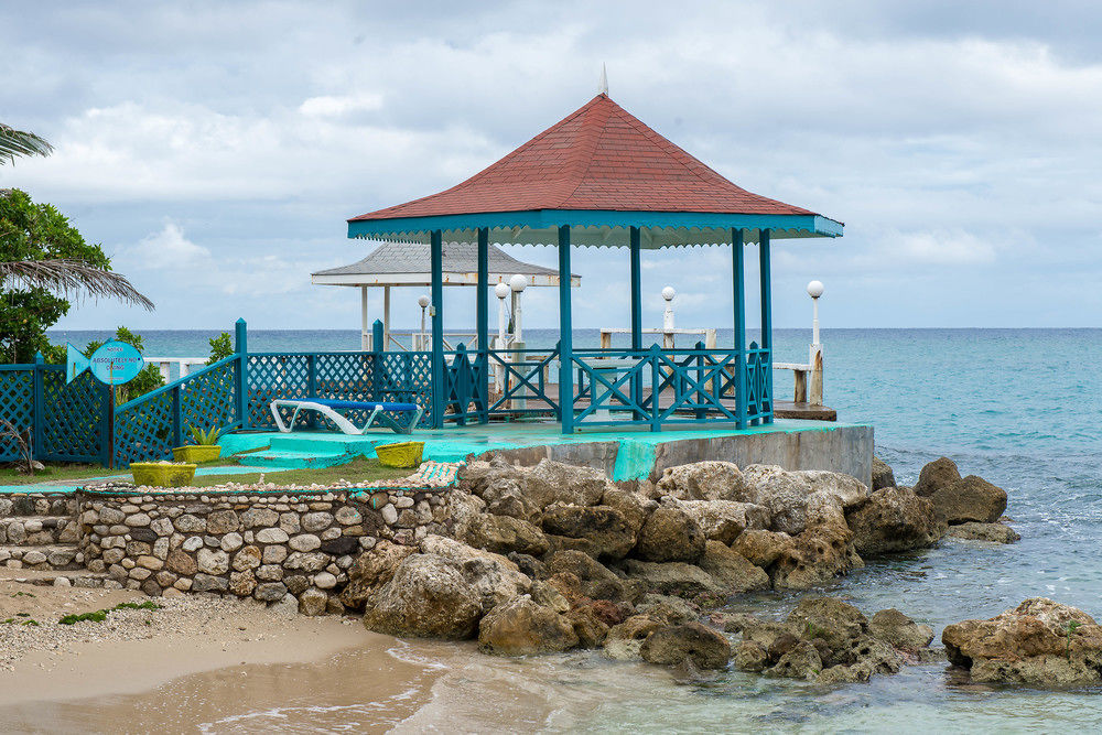 Tropical Court Inn New Kingston Dış mekan fotoğraf
