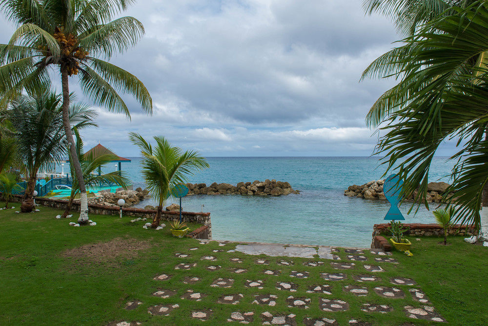 Tropical Court Inn New Kingston Dış mekan fotoğraf